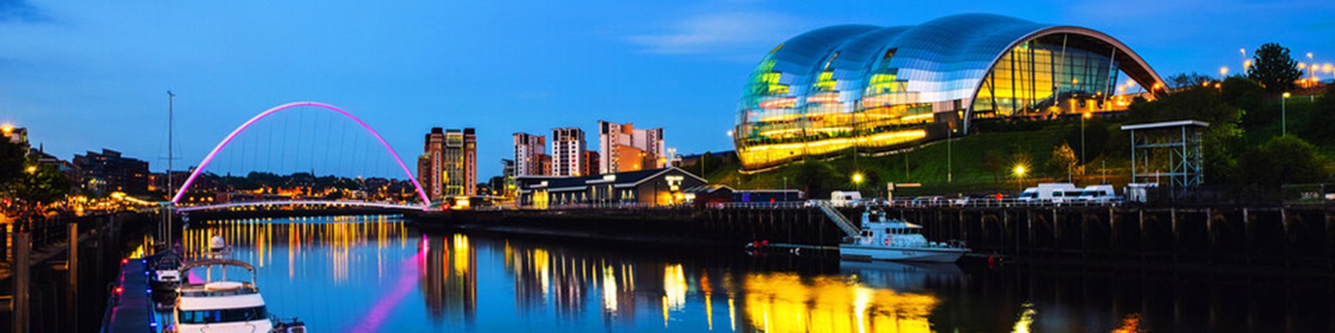 the tyne bridge at night